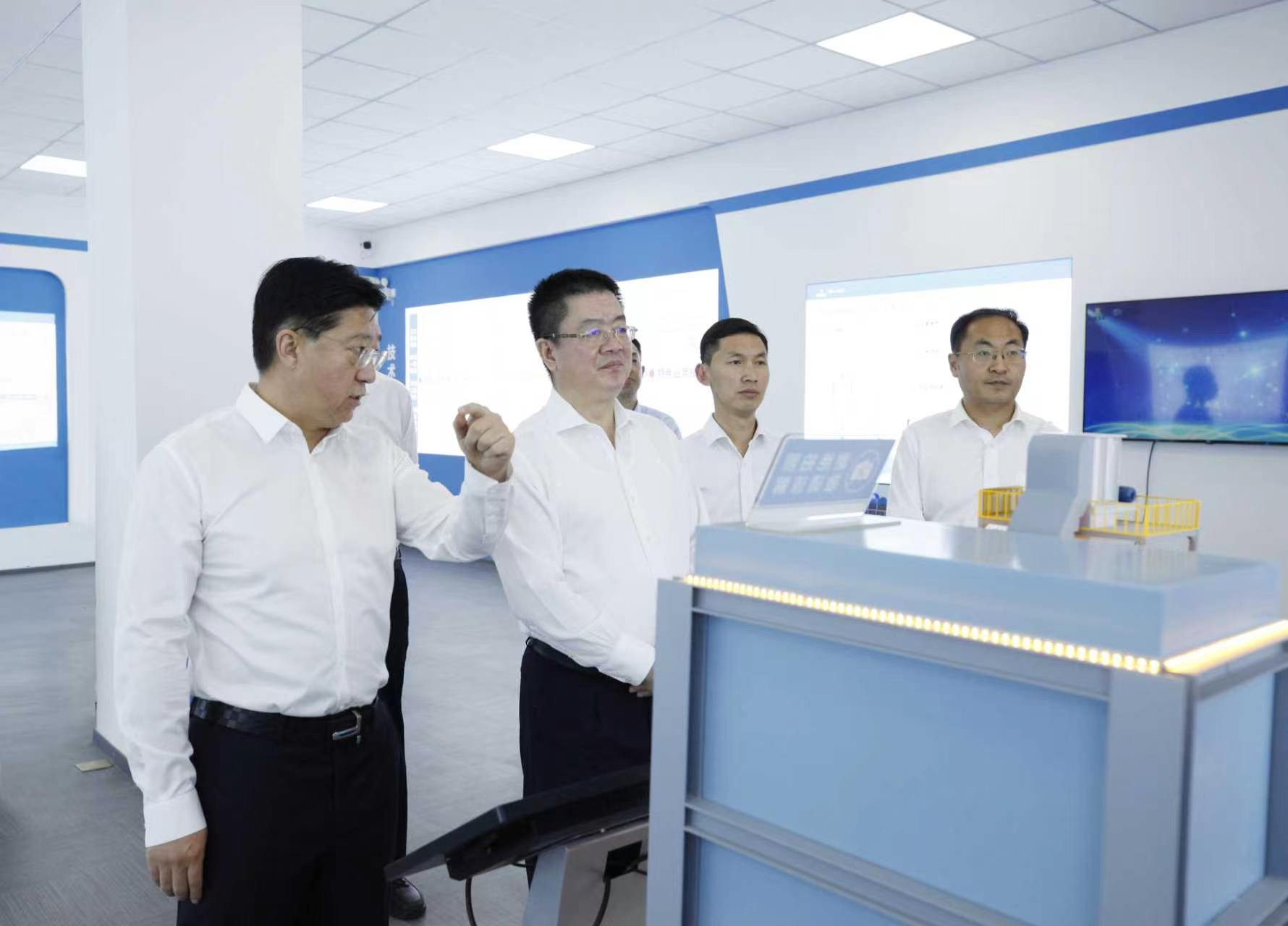 李仲泽参观中冶设备院科创中心